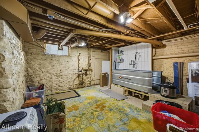 325 Lake Street, Howell, MI 48843