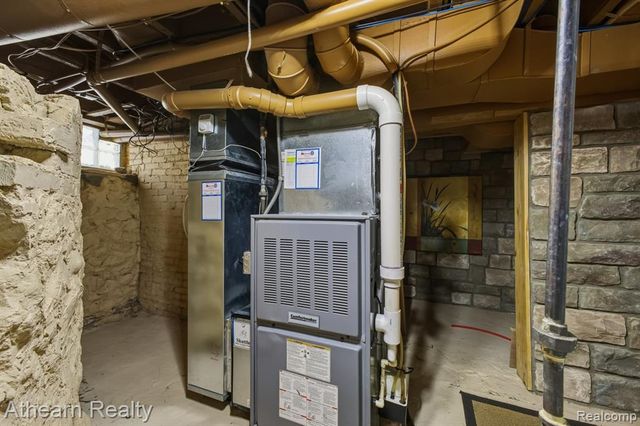 325 Lake Street, Howell, MI 48843