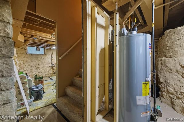 325 Lake Street, Howell, MI 48843