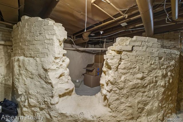 325 Lake Street, Howell, MI 48843