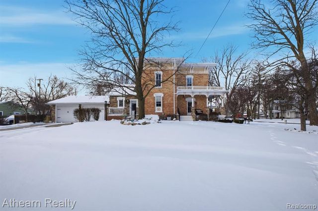 325 Lake Street, Howell, MI 48843