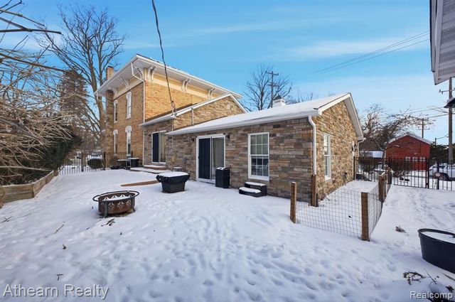 325 Lake Street, Howell, MI 48843