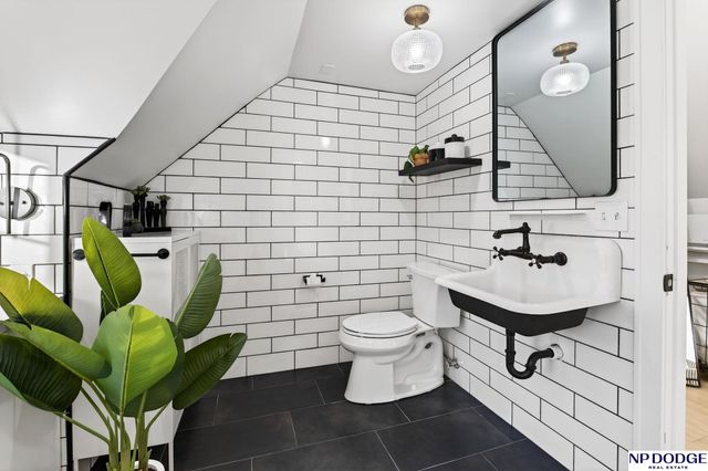 2704 N 65th Street, Omaha, NE 68104