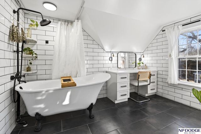 2704 N 65th Street, Omaha, NE 68104