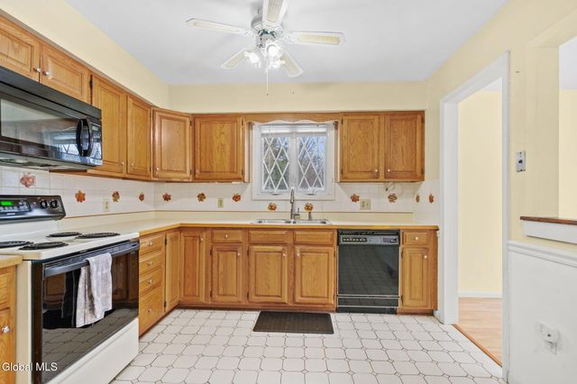 1041 Gates Drive, Schenectady, NY 12306