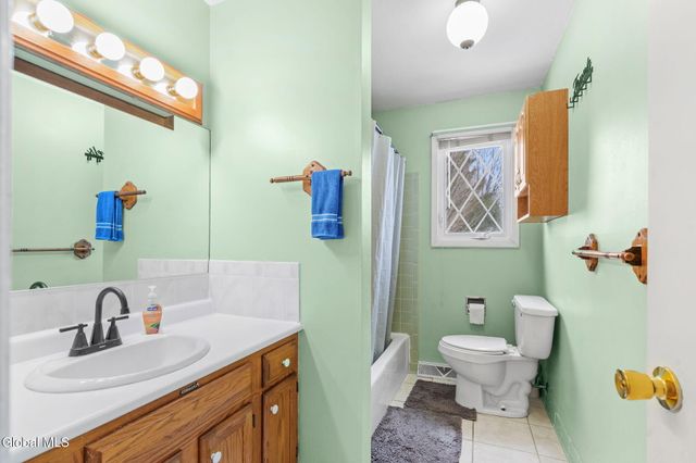 1041 Gates Drive, Schenectady, NY 12306