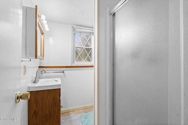 1041 Gates Drive, Schenectady, NY 12306