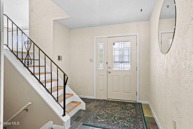 1041 Gates Drive, Schenectady, NY 12306