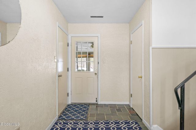 1041 Gates Drive, Schenectady, NY 12306