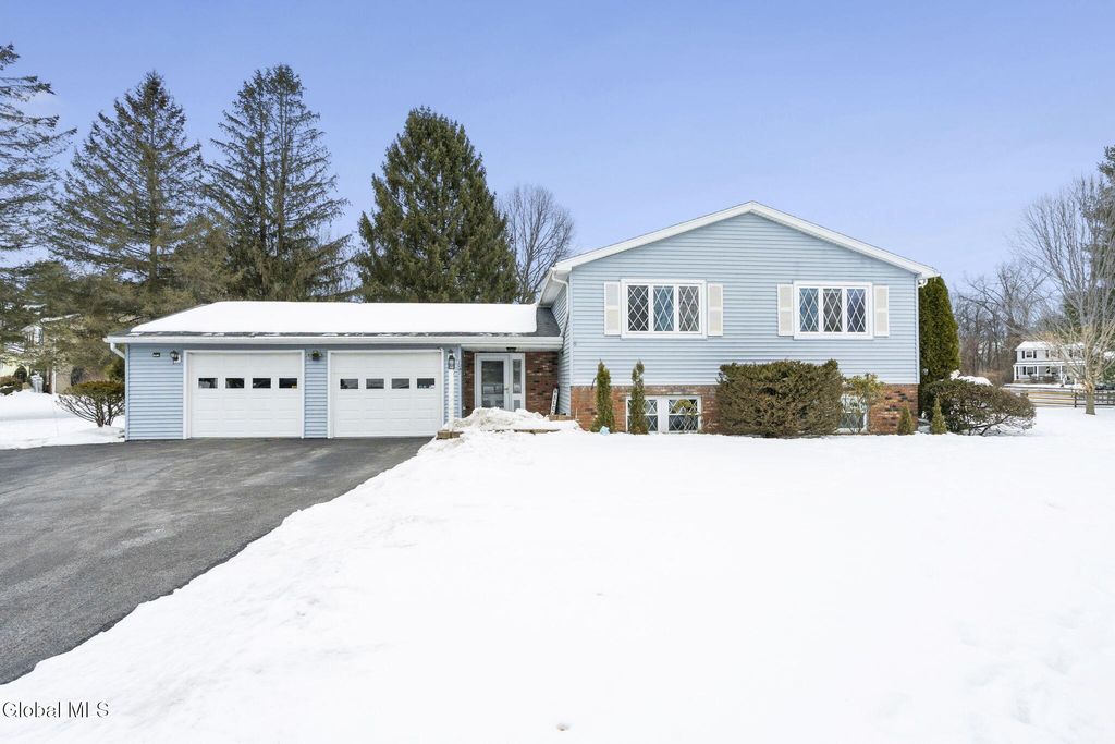 1041 Gates Drive, Schenectady, NY 12306