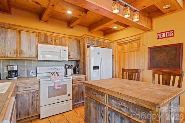 582 Tsalagi Trail, Maggie Valley, NC 28751