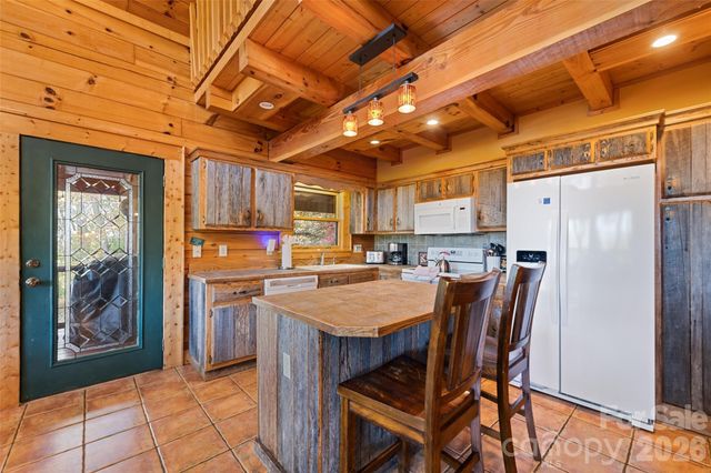 582 Tsalagi Trail, Maggie Valley, NC 28751