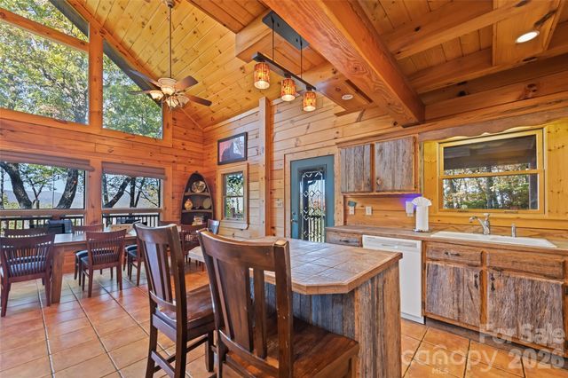 582 Tsalagi Trail, Maggie Valley, NC 28751