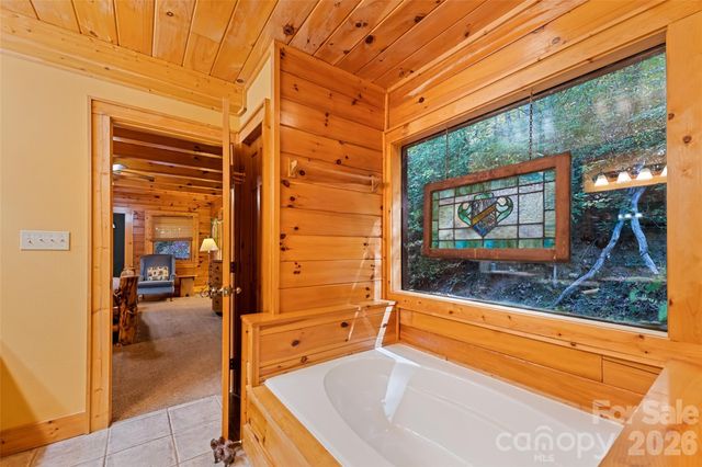 582 Tsalagi Trail, Maggie Valley, NC 28751