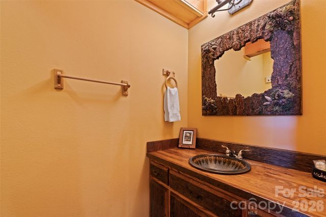 582 Tsalagi Trail, Maggie Valley, NC 28751