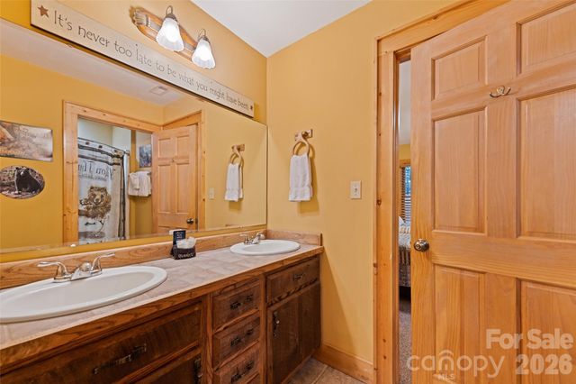 582 Tsalagi Trail, Maggie Valley, NC 28751