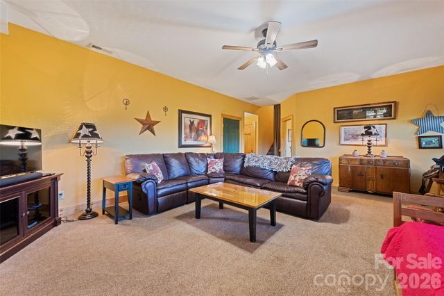 582 Tsalagi Trail, Maggie Valley, NC 28751