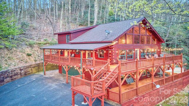 582 Tsalagi Trail, Maggie Valley, NC 28751