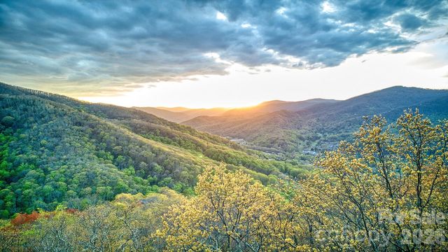 582 Tsalagi Trail, Maggie Valley, NC 28751