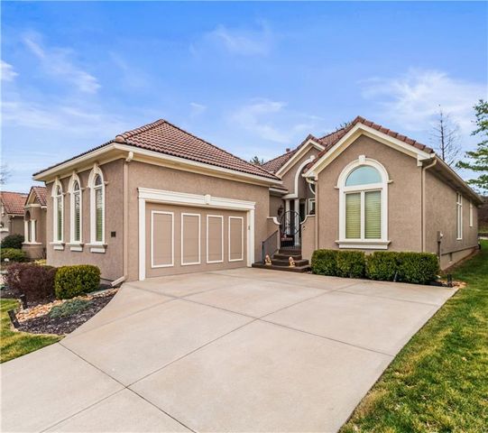 4517 NE Fairway Homes Drive, Lee's Summit, MO 64064