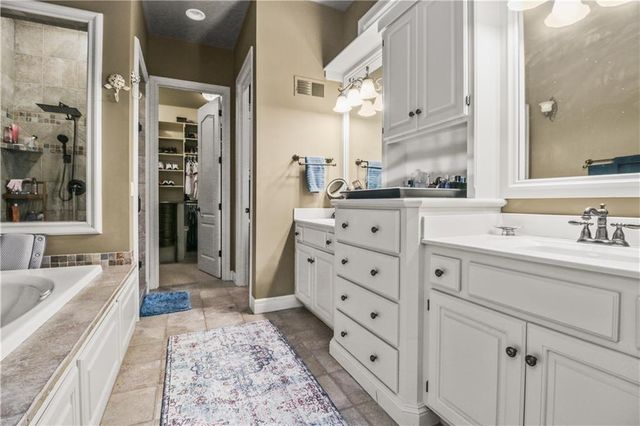 4517 NE Fairway Homes Drive, Lee's Summit, MO 64064