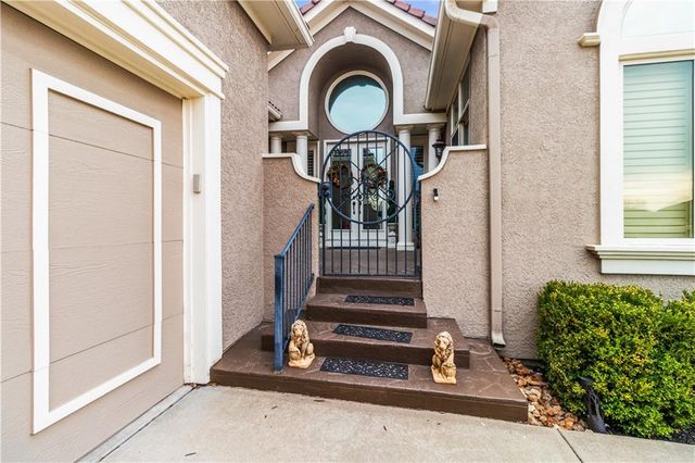 4517 NE Fairway Homes Drive, Lee's Summit, MO 64064