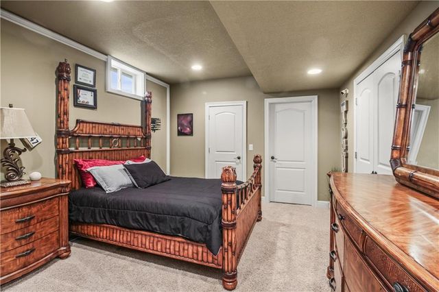 4517 NE Fairway Homes Drive, Lee's Summit, MO 64064