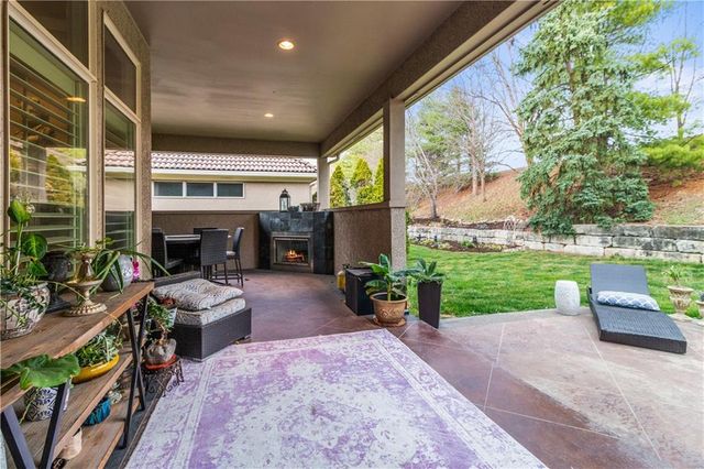 4517 NE Fairway Homes Drive, Lee's Summit, MO 64064