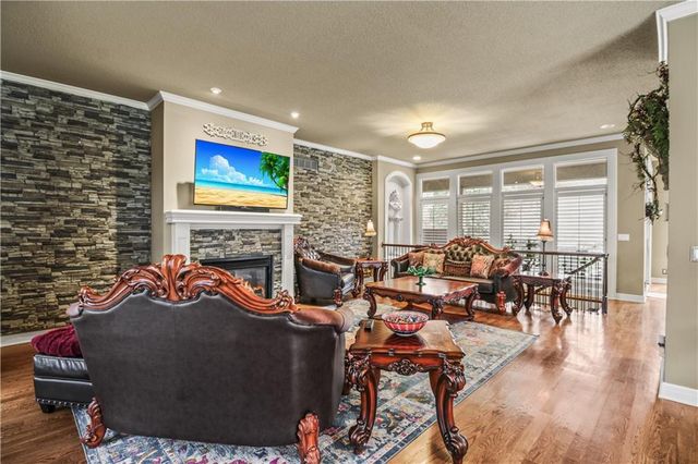 4517 NE Fairway Homes Drive, Lee's Summit, MO 64064