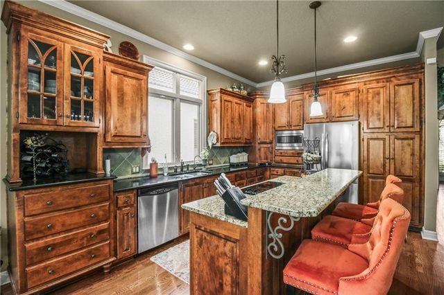 4517 NE Fairway Homes Drive, Lee's Summit, MO 64064