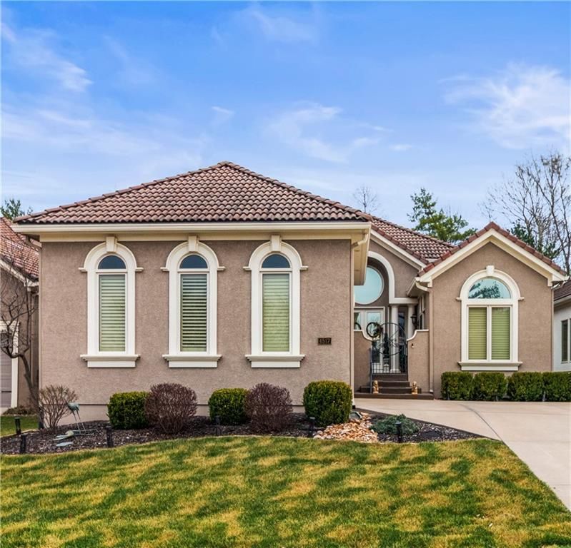 4517 NE Fairway Homes Drive, Lee's Summit, MO 64064