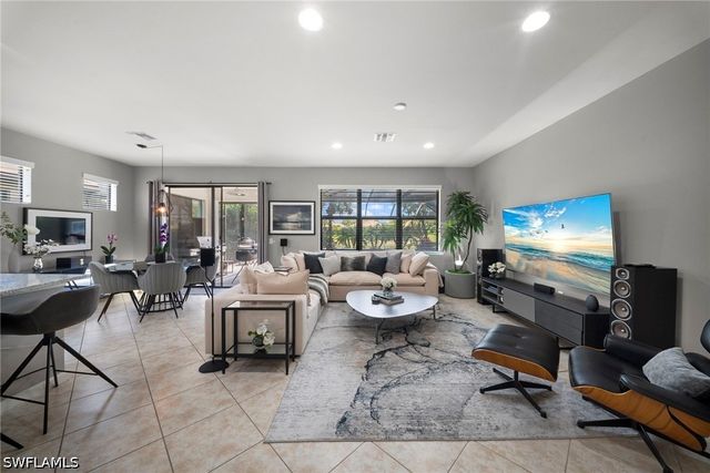 7052 Live Oak DR, Naples, FL 34114
