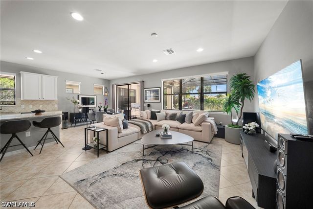 7052 Live Oak DR, Naples, FL 34114