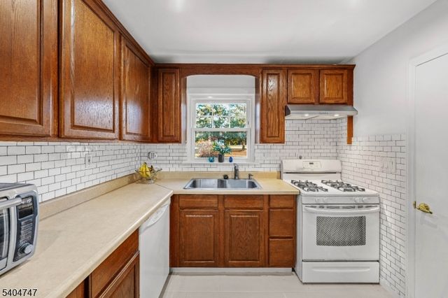 45 Dreahook Rd, Branchburg Twp., NJ 08876