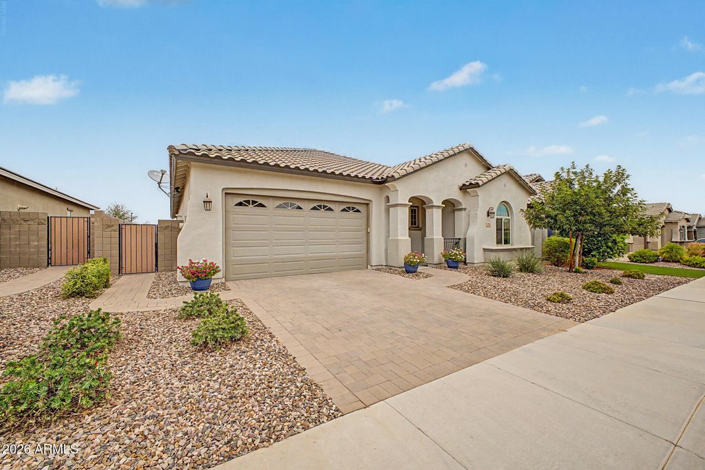 2844 W ROOSEVELT Drive, San Tan Valley, AZ 85144 — exterior