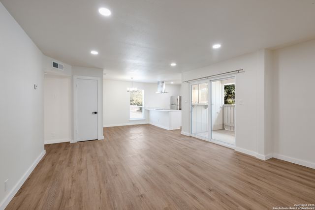 340 Montclair St Apt 102, Alamo Heights, TX 78209