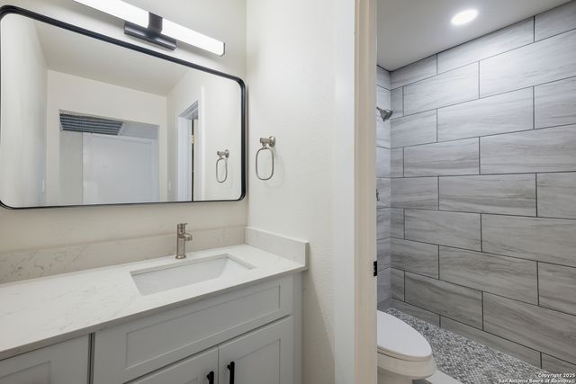 340 Montclair St Apt 102, Alamo Heights, TX 78209