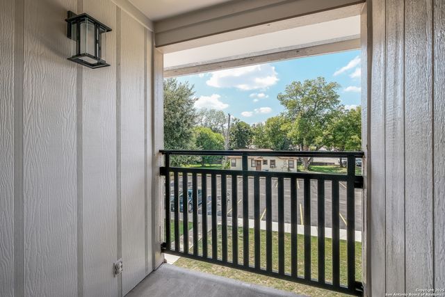 340 Montclair St Apt 102, Alamo Heights, TX 78209
