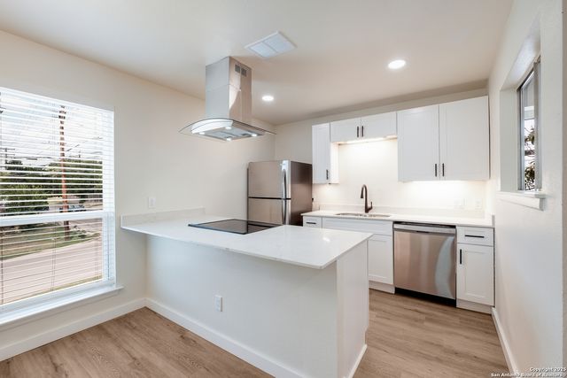 340 Montclair St Apt 102, Alamo Heights, TX 78209