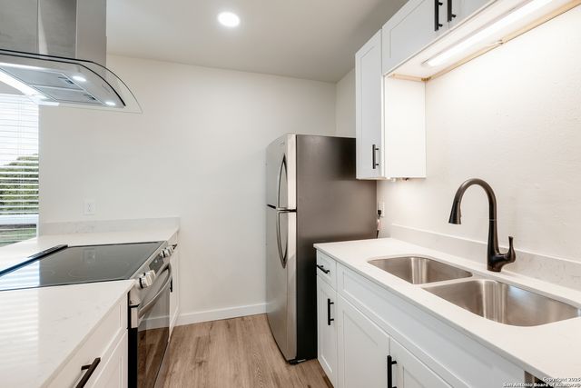 340 Montclair St Apt 102, Alamo Heights, TX 78209