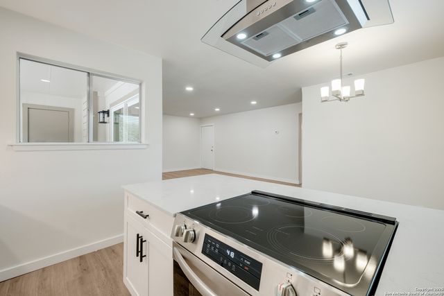 340 Montclair St Apt 102, Alamo Heights, TX 78209