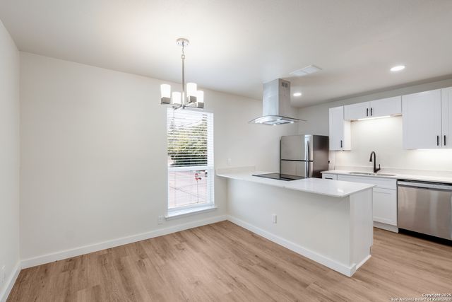 340 Montclair St Apt 102, Alamo Heights, TX 78209