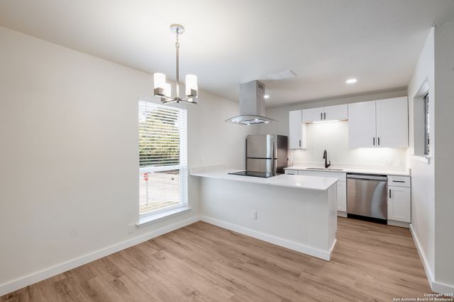 340 Montclair St Apt 102, Alamo Heights, TX 78209