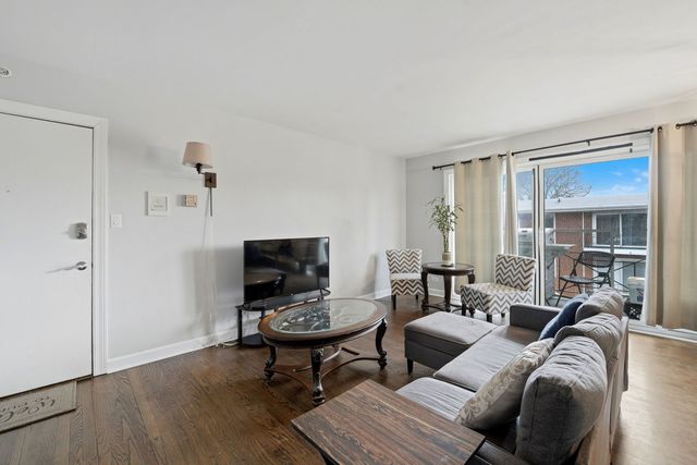 10111 Old Orchard Court 304, Skokie, IL 60076