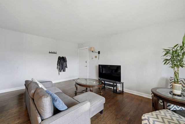 10111 Old Orchard Court 304, Skokie, IL 60076