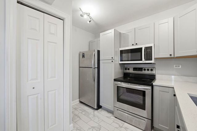 10111 Old Orchard Court 304, Skokie, IL 60076