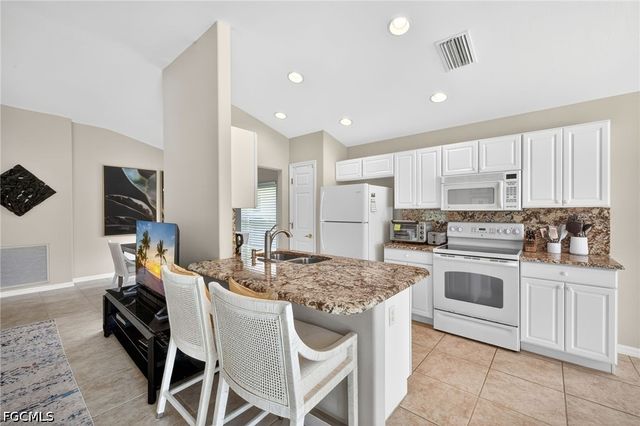 10082 Oakhurst WAY, Fort Myers, FL 33913