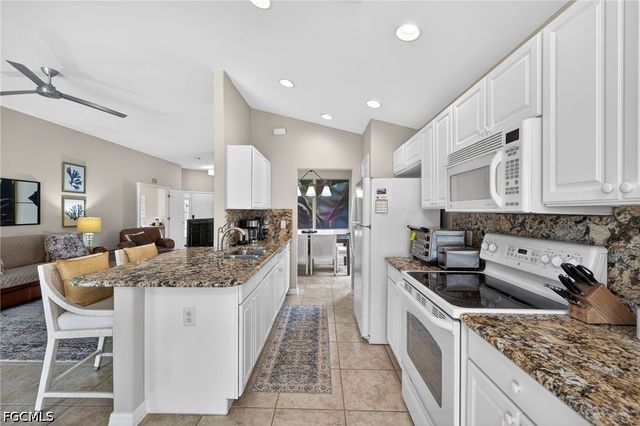 10082 Oakhurst WAY, Fort Myers, FL 33913