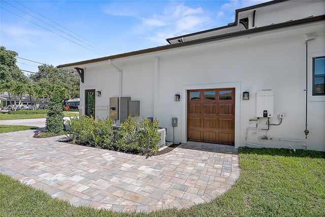 325 N Fairway, Tequesta, FL 33469