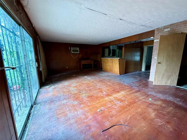 5123 Willow Glen Drive, Houston, TX 77033